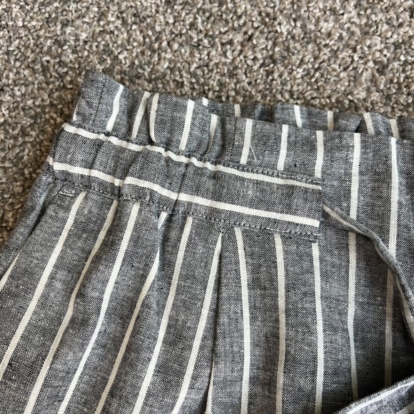 Express Black & White Stripe High Rise Linen Blend Paper Bag Short, Size M - Picture 2 of 6